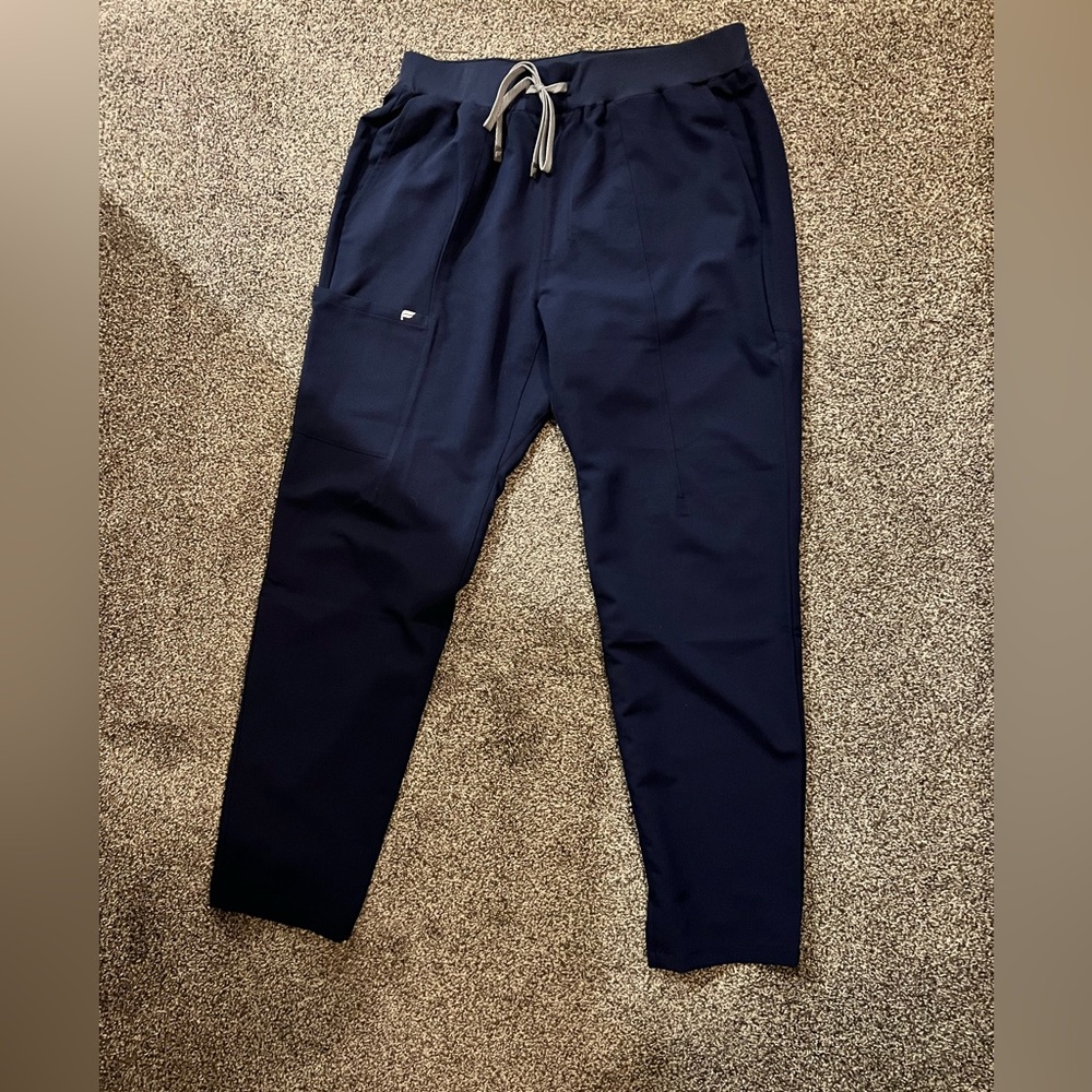 New men’s Fabletics scrub set